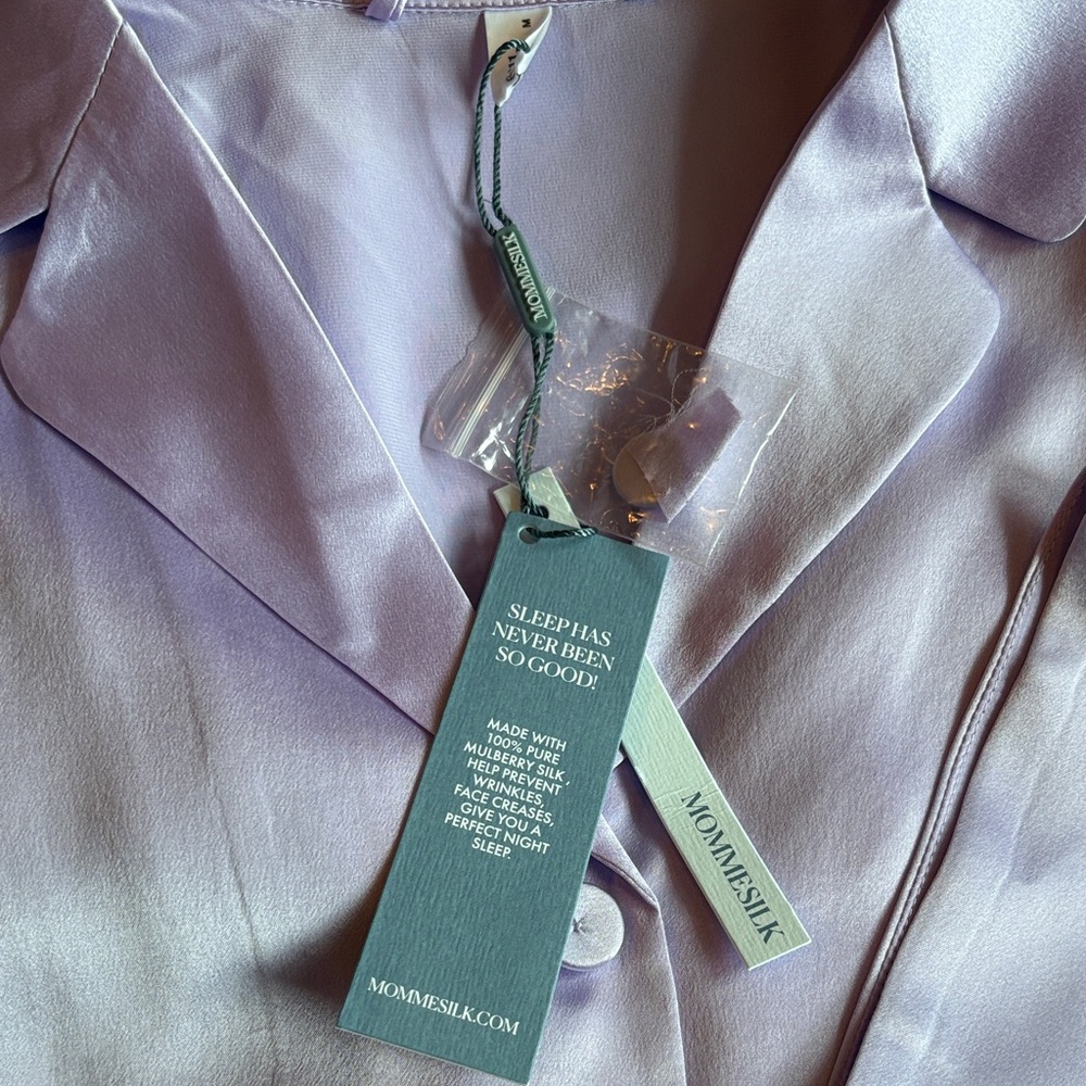 NWT 100% Silk Lavender Women's long sleeve Pajama Set Size Medium (8-10) - Picture 2 of 7